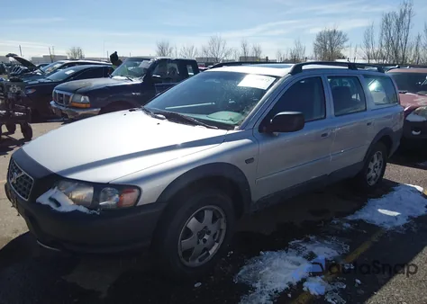 2001 Volvo V70 Xc z USA, uszkodzony, nr VIN YV1SZ58D011022590
